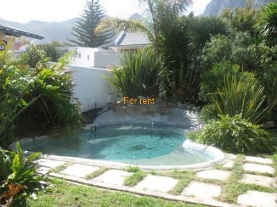 Modern Holiday Home in quiet str with pool in enclosed garden. Two streets from Grotto Beach	